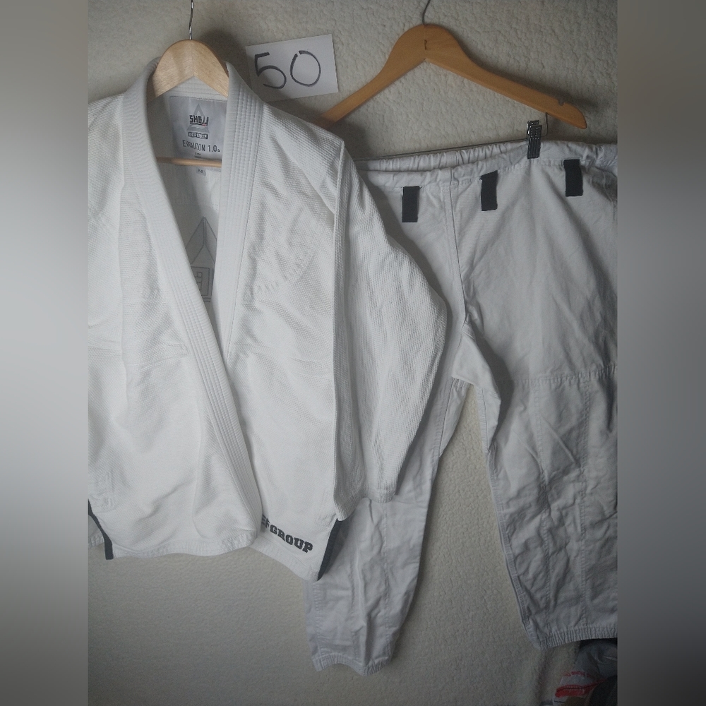 Adult White Size 4 Cotton MARTIAL ARTS UNIFORM Kung Fu Karate Jujitsu Judo